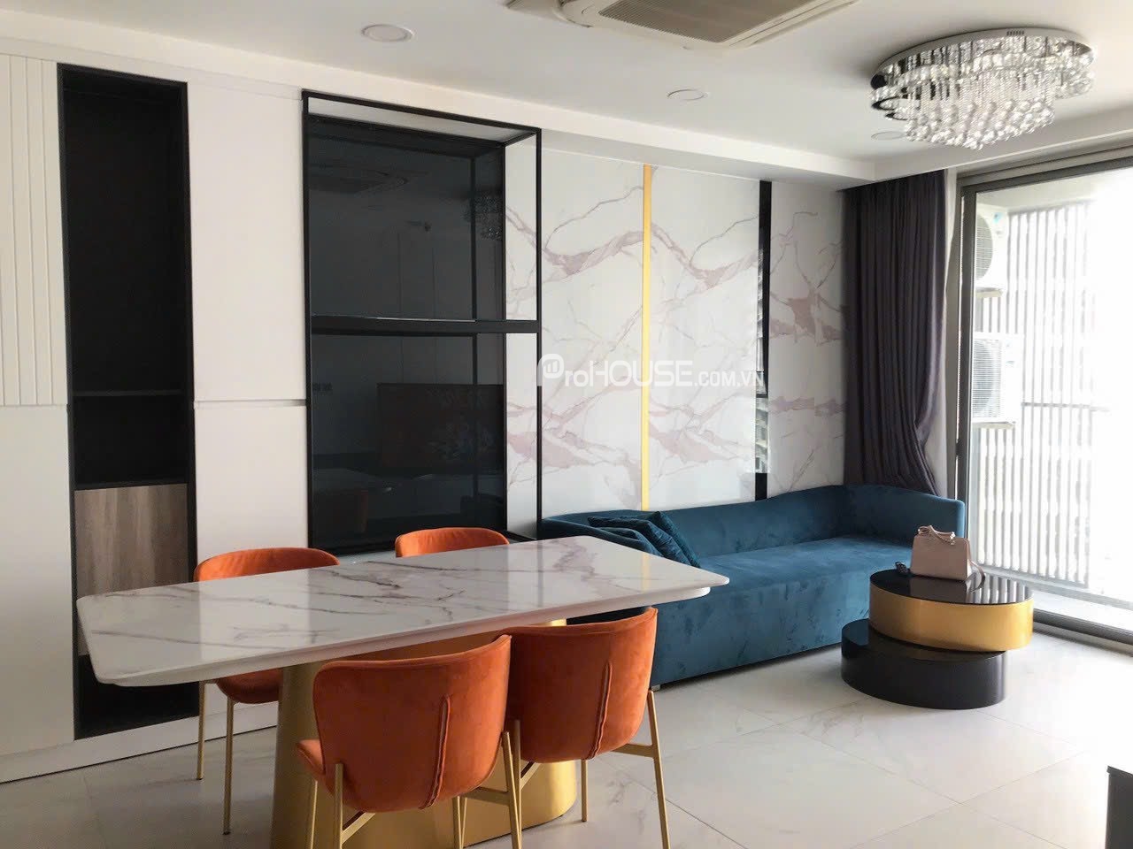 Luxury 2 bedroom apartment for rent at The Signature with full furniture