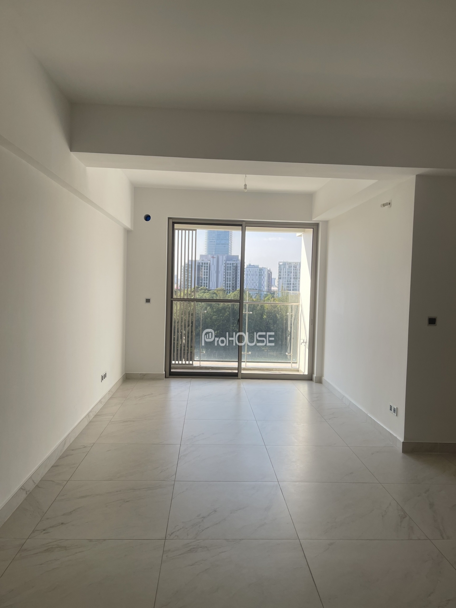 Unfurnished 3-bedroom apartment for sale in Midtown Phu My Hung with open view
