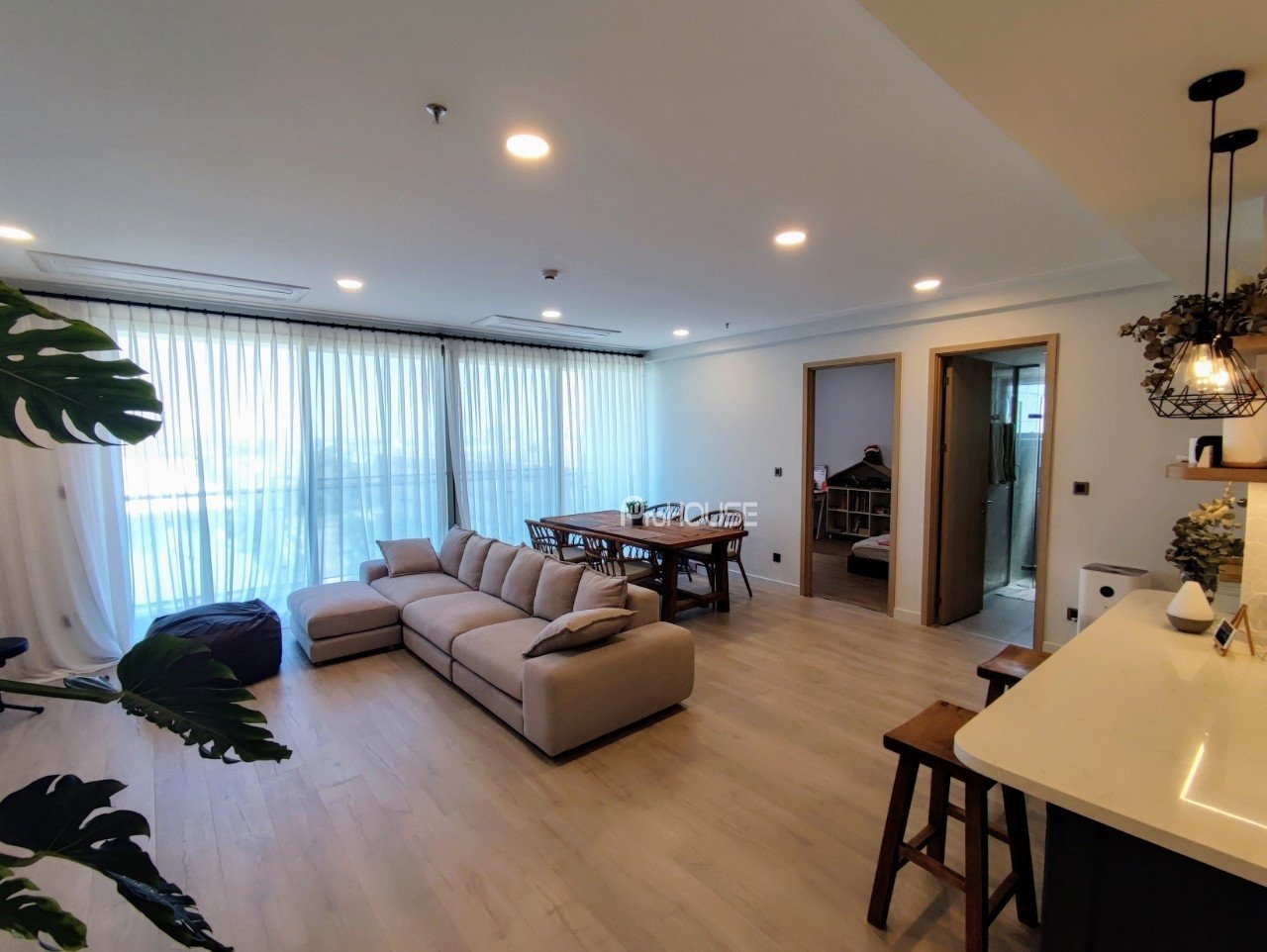 Beautiful apartment for rent with large balcony at The Peak-Midtown with fully furnished