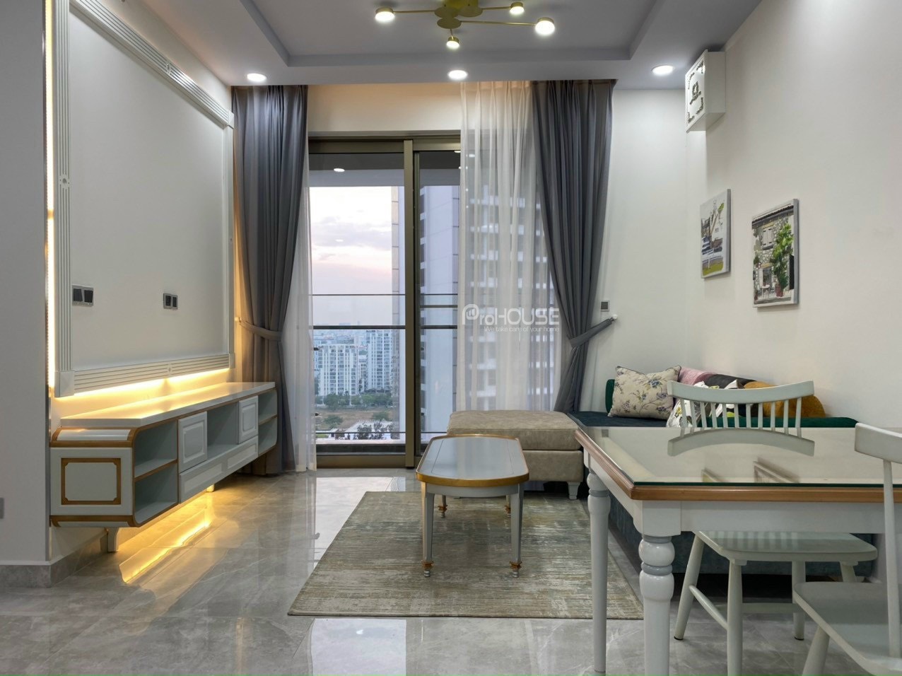 Beautiful 3 bedroom apartment for rent in The Peak with full furniture