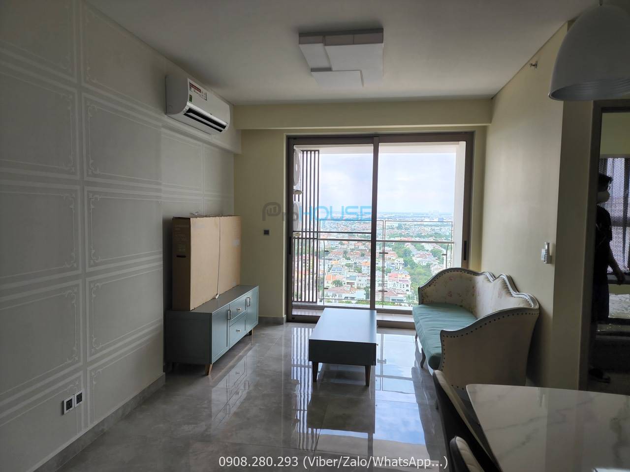 2 bedroom apartment in Midtown M8 for rent with nice furniture and high floor