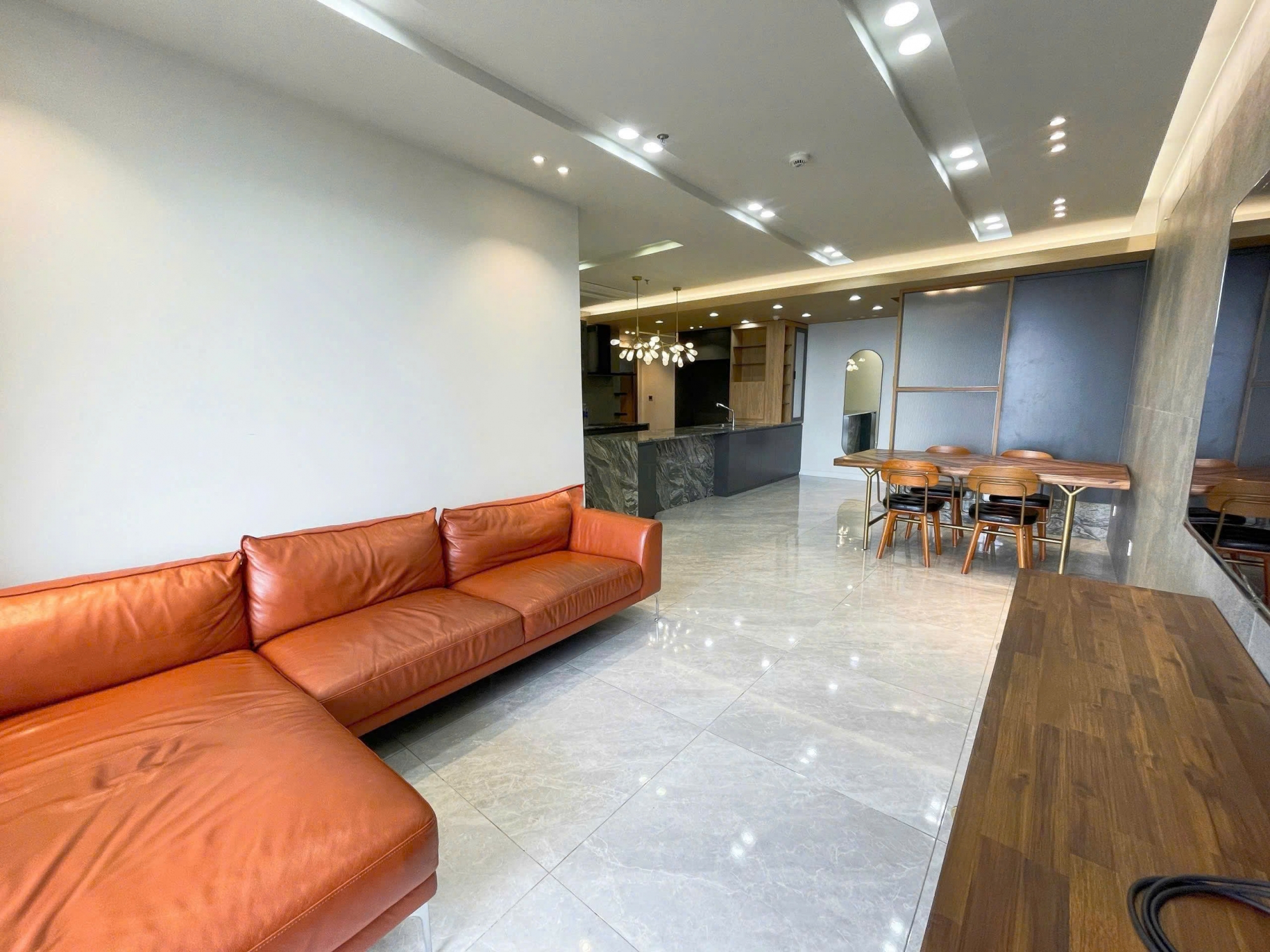 Bán căn hộ Midtown 3 phòng ngủ full nội thất có ô xe