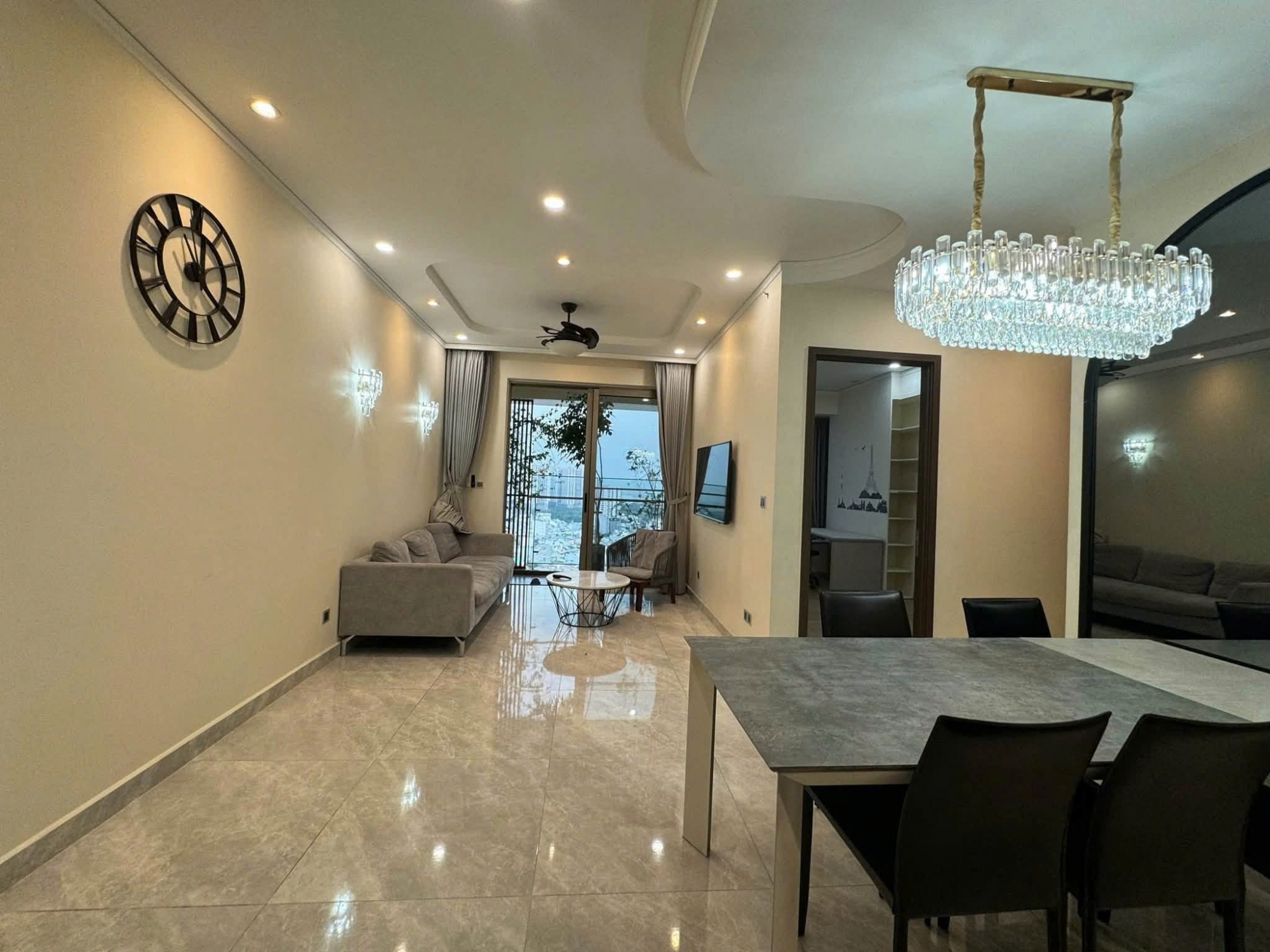 Bright 2 bedroom apartment for rent at Midtown fully furnished with open views and private parking