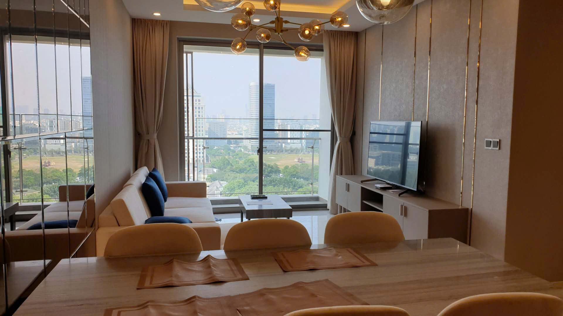 Midtown 3 bedroom apartment for sale with river view and private parking