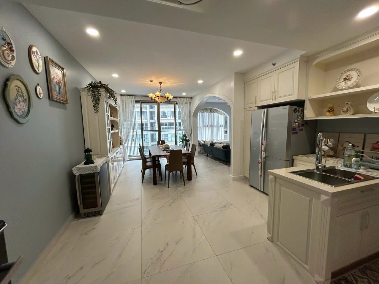 Fully furnished 2 bedroom apartment for rent at Midtown Phu My Hung with private parking