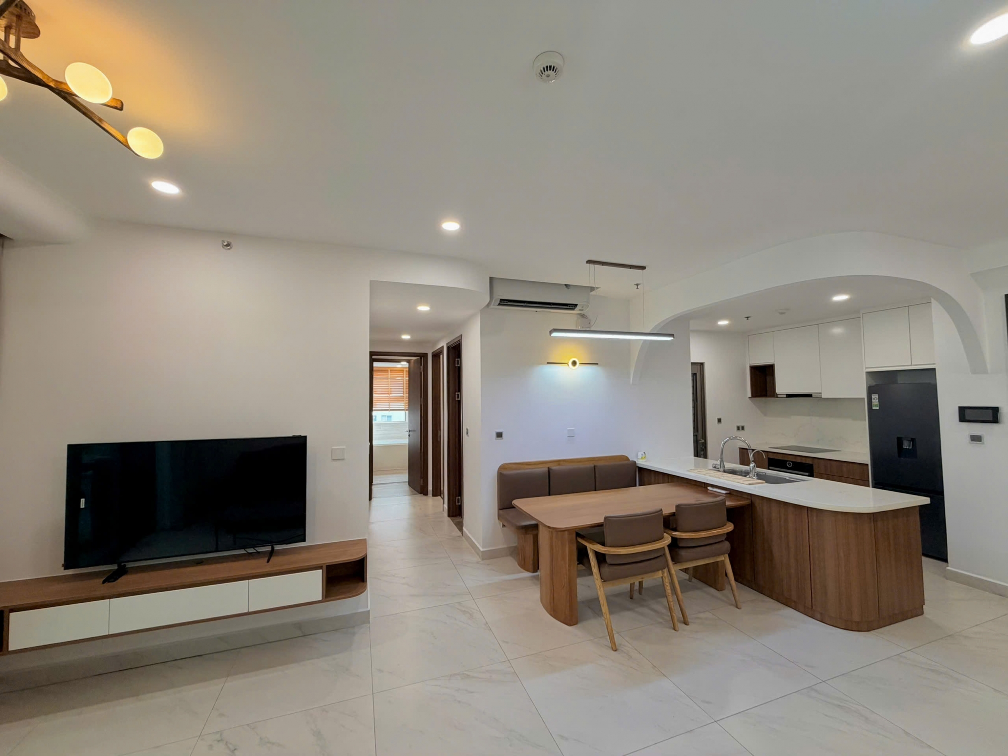 Cho thuê căn hộ 3 phòng ngủ đầy đủ nội thất tại khu Midtown với thiết kế hiện đại, tiện nghi.