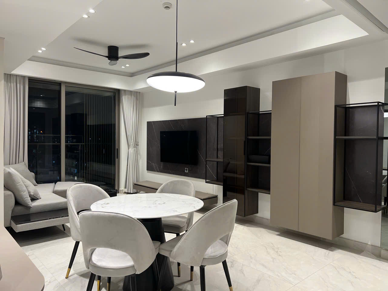 Cho thuê căn hộ Midtown 2 phòng ngủ, nội thất cao cấp, view khu villa