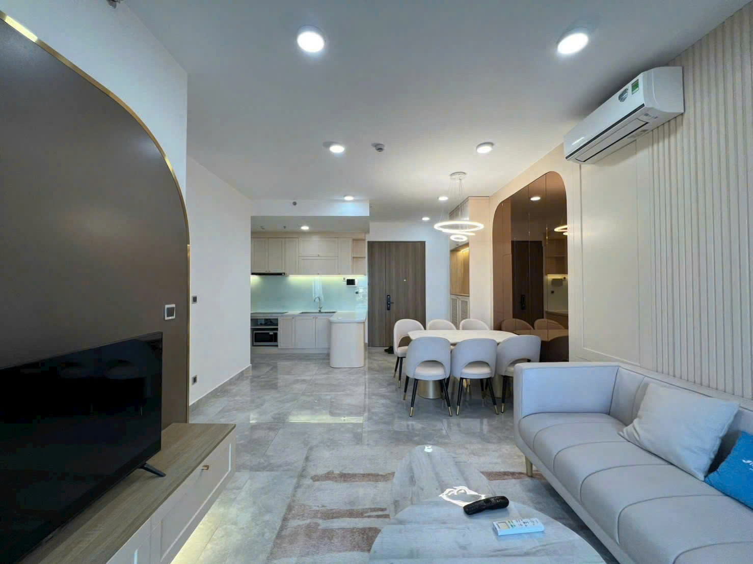 Cho thuê căn hộ Midtown 2 phòng ngủ full nội thất hiện đại có ô xe view villa