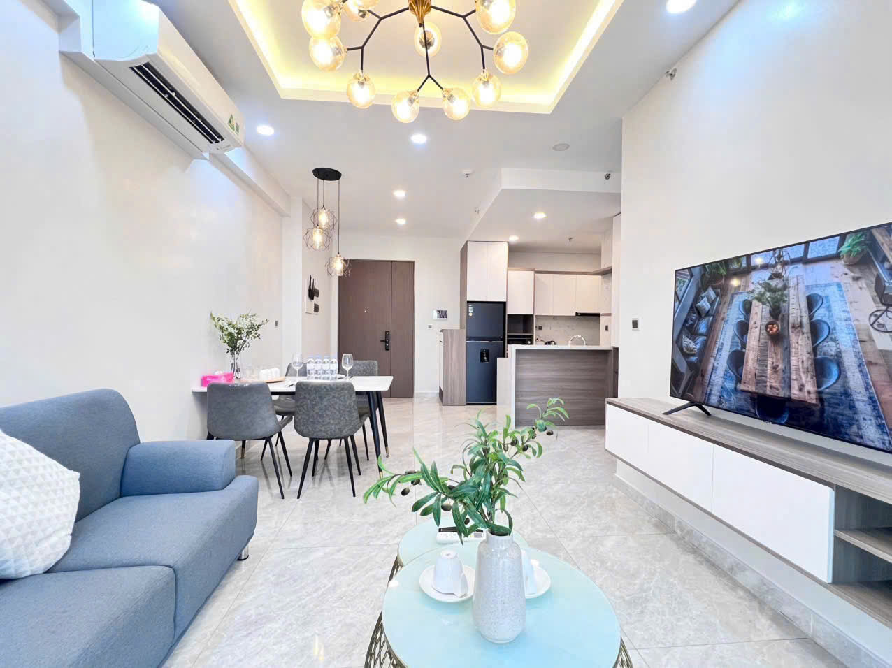 Bán căn hộ 2 phòng ngủ Midtown với nội thất đầy đủ có ô xe và view thoáng
