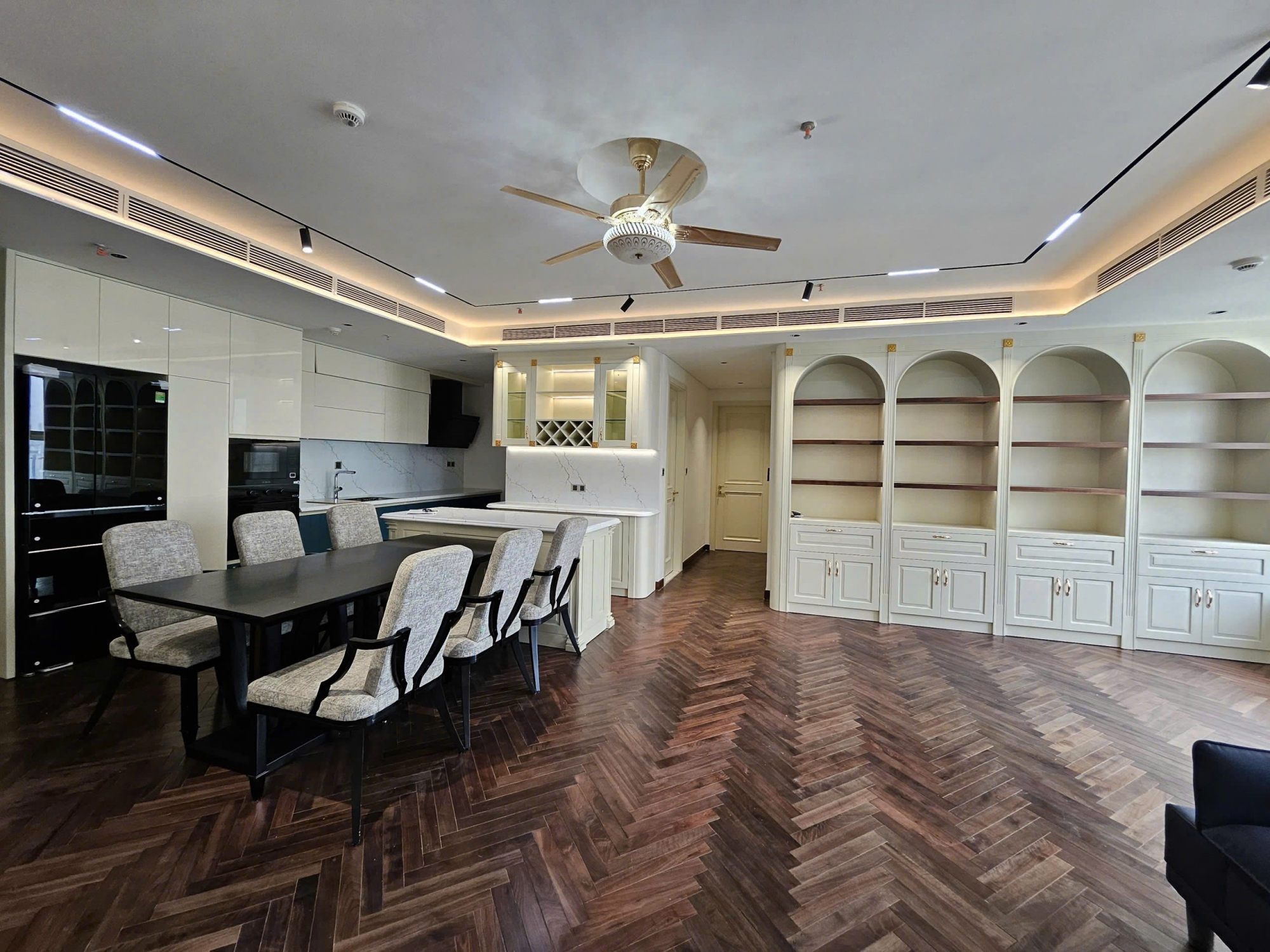 Cho thuê căn hộ Midtown 2 phòng ngủ full nội thất hiện đại và có ô đậu xe