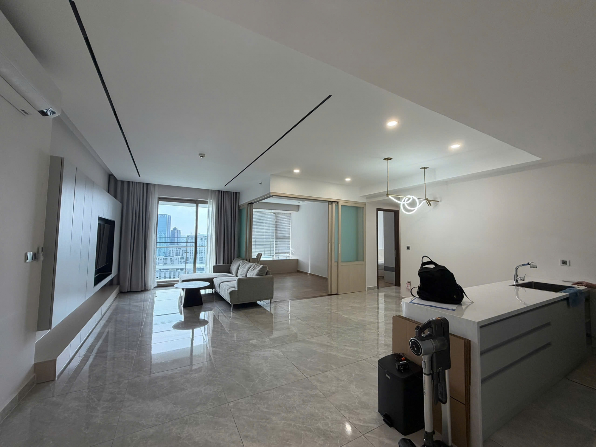 Cho thuê căn hộ Midtown 3 phòng ngủ view sông full nội thất có ô xe hầm