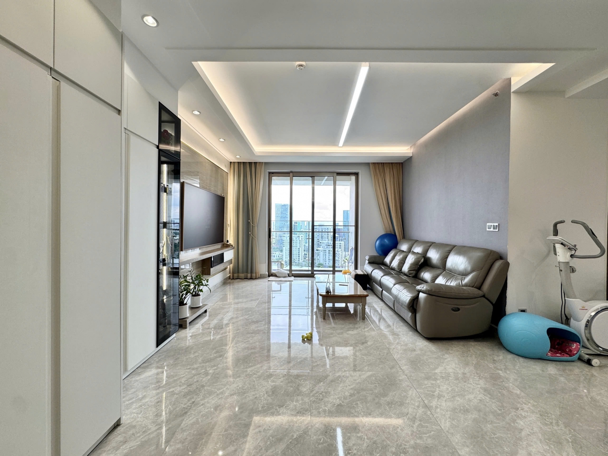 Bán căn hộ Midtown 3 phòng ngủ view sông full nội thất có ô xe hầm