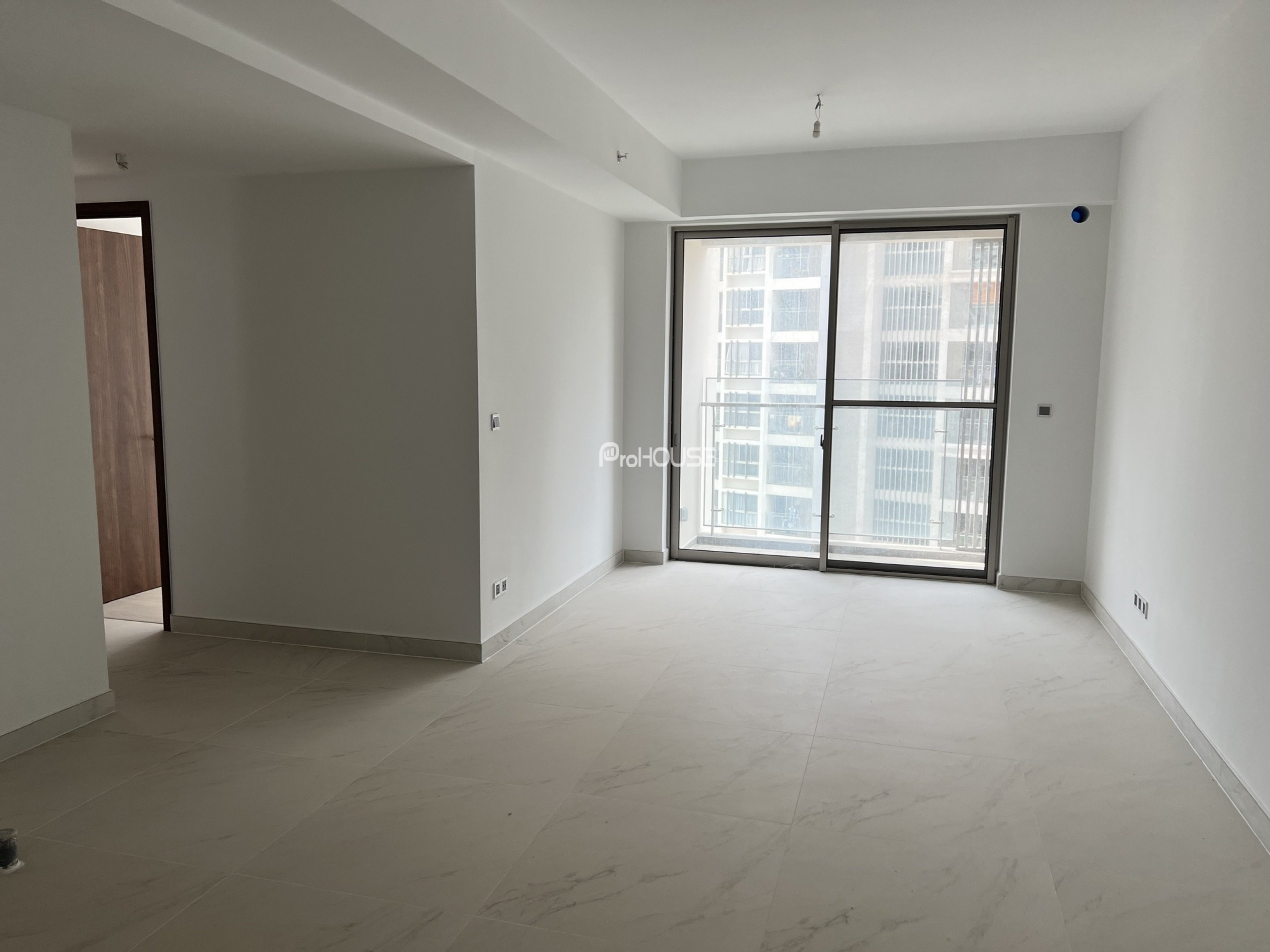 Unfurnished 2-bedroom apartment for sale in Midtown M7 at cheap price