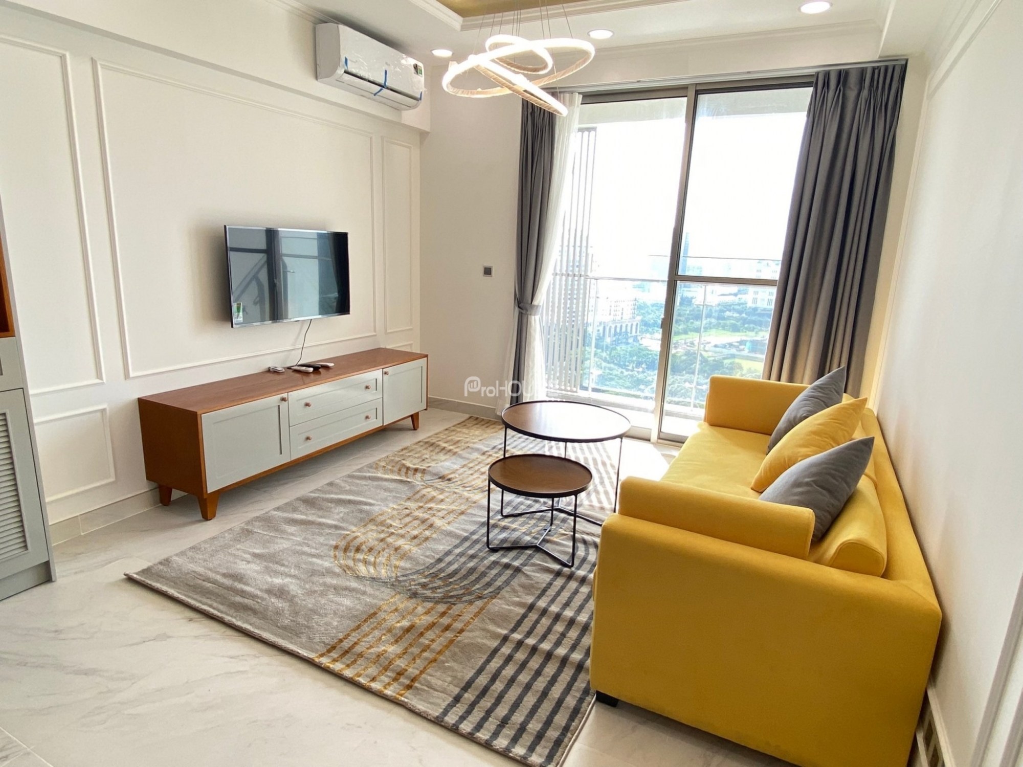 Large 3-bedroom apartment for rent in The Signature-Midtown with modern furniture