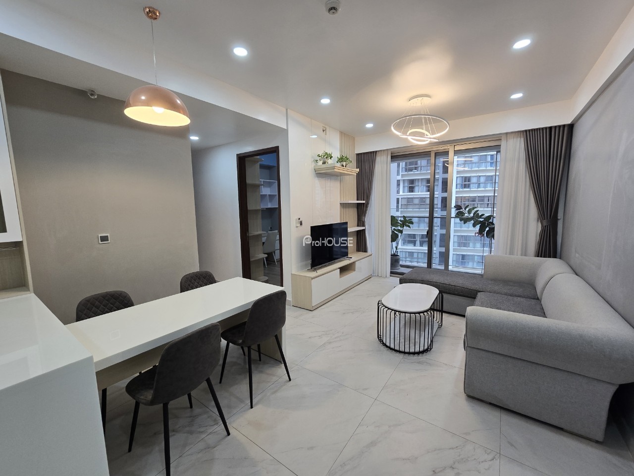Modern and fully furnished 2 bedroom apartment for sale in Midtown Phu My Hung
