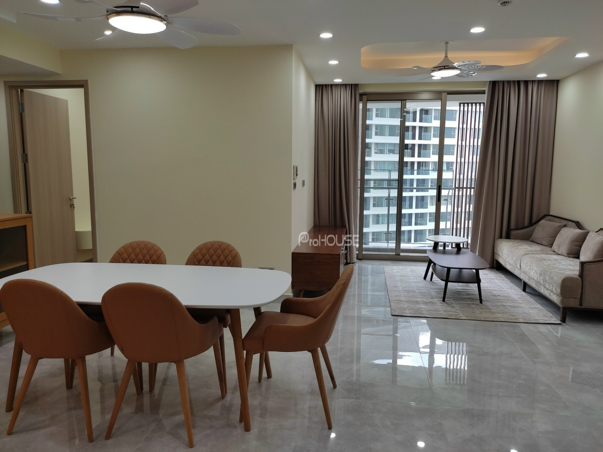 Luxurious and cozy apartment for rent at The Peak with full amenities