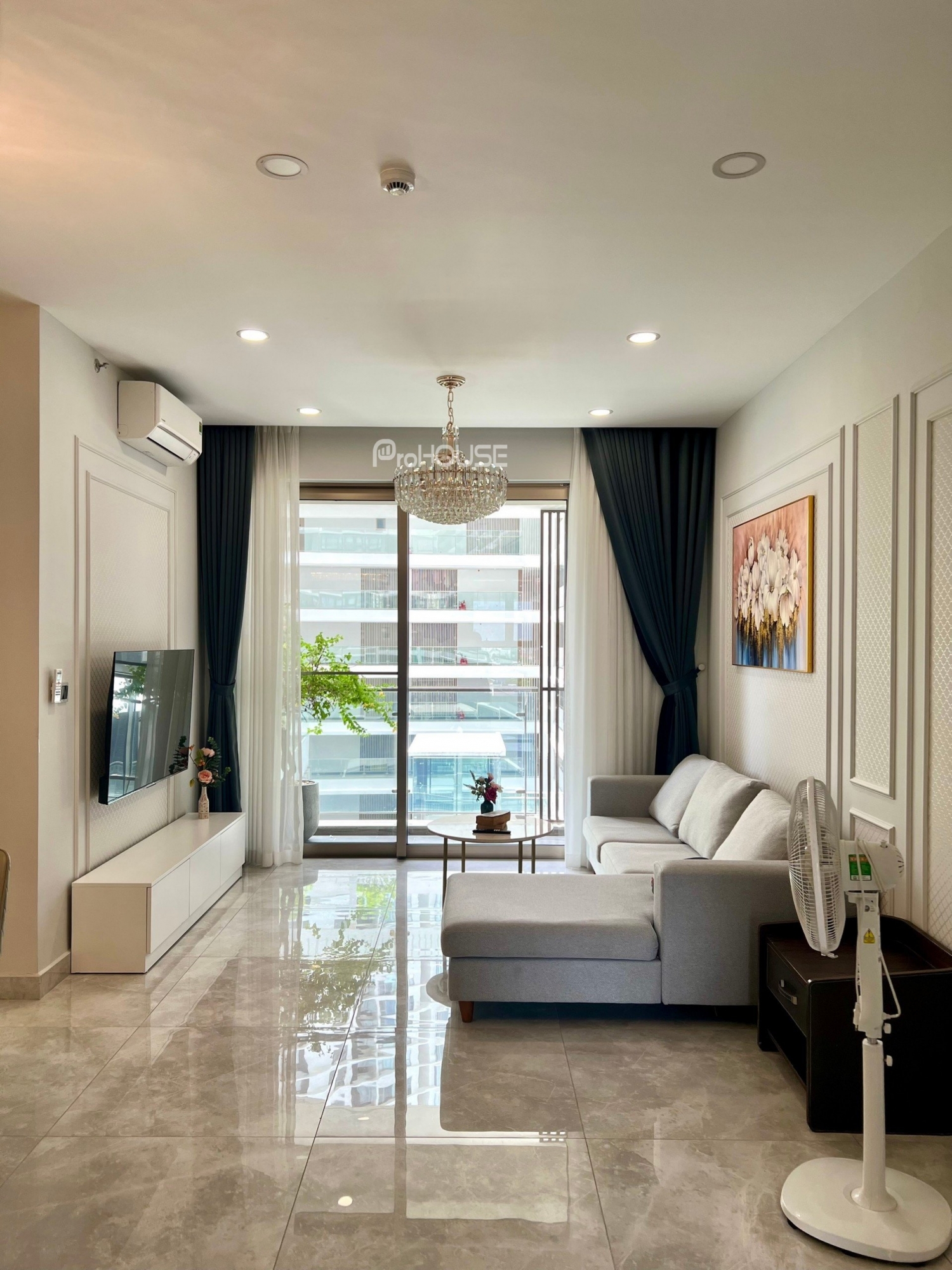 Cho thuê căn hộ cao cấp Midtown Phú Mỹ Hưng với 2 phòng ngủ đầy đủ tiện nghi