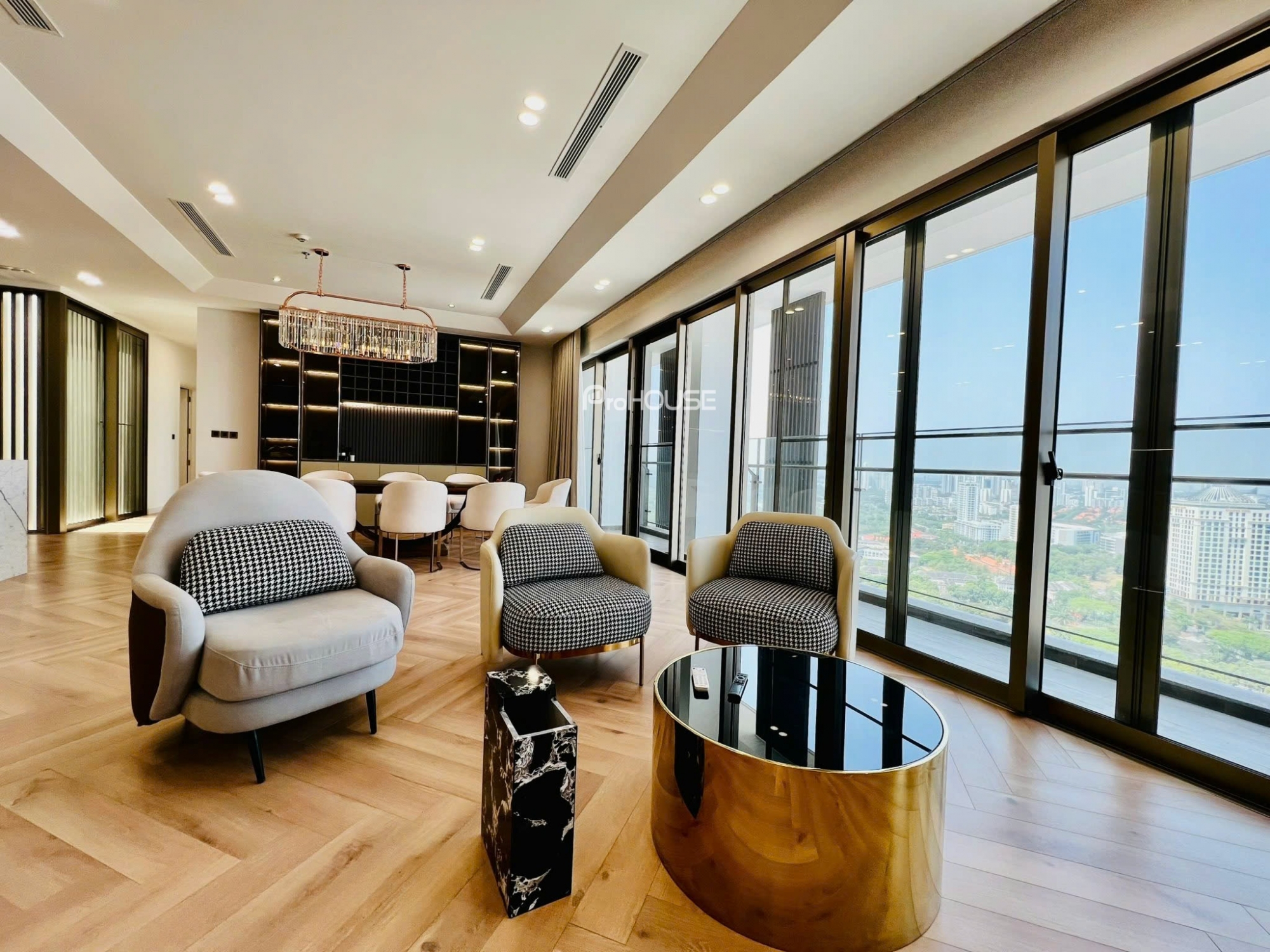 Bán Penthouse 307m2 ở Midtown M8 với nội thất cao cấp