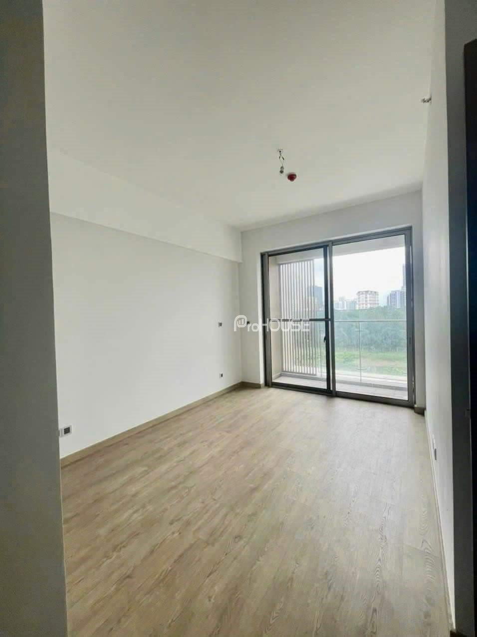 Cheap 3-bedroom apartment with river view for sale in Mitown District 7 with new furniture
