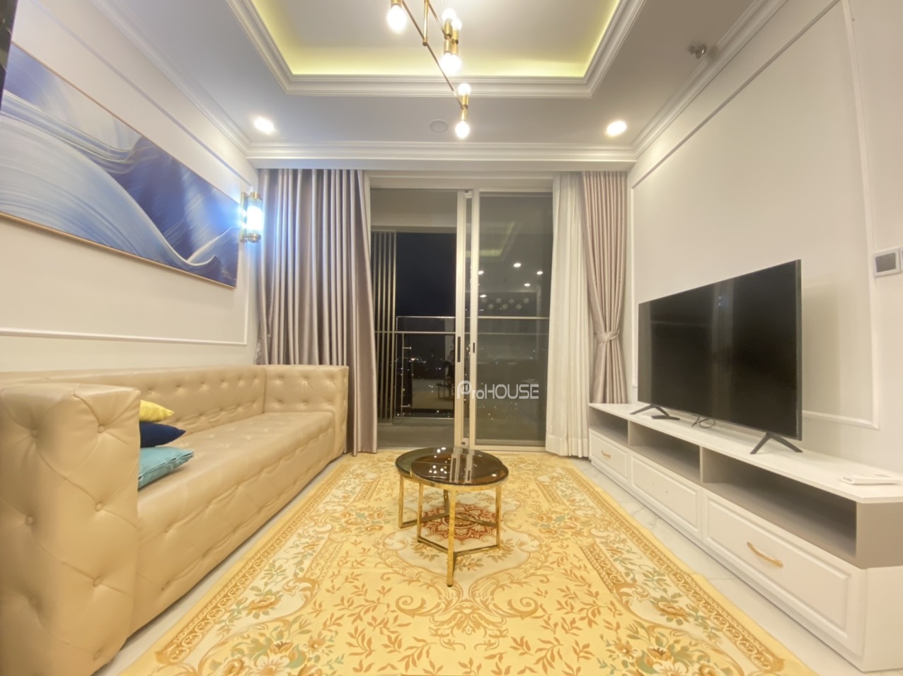 Cho thuê căn hộ 2 phòng ngủ view thành phố tại Midtown Phú Mỹ Hưng với đầy đủ nội thất