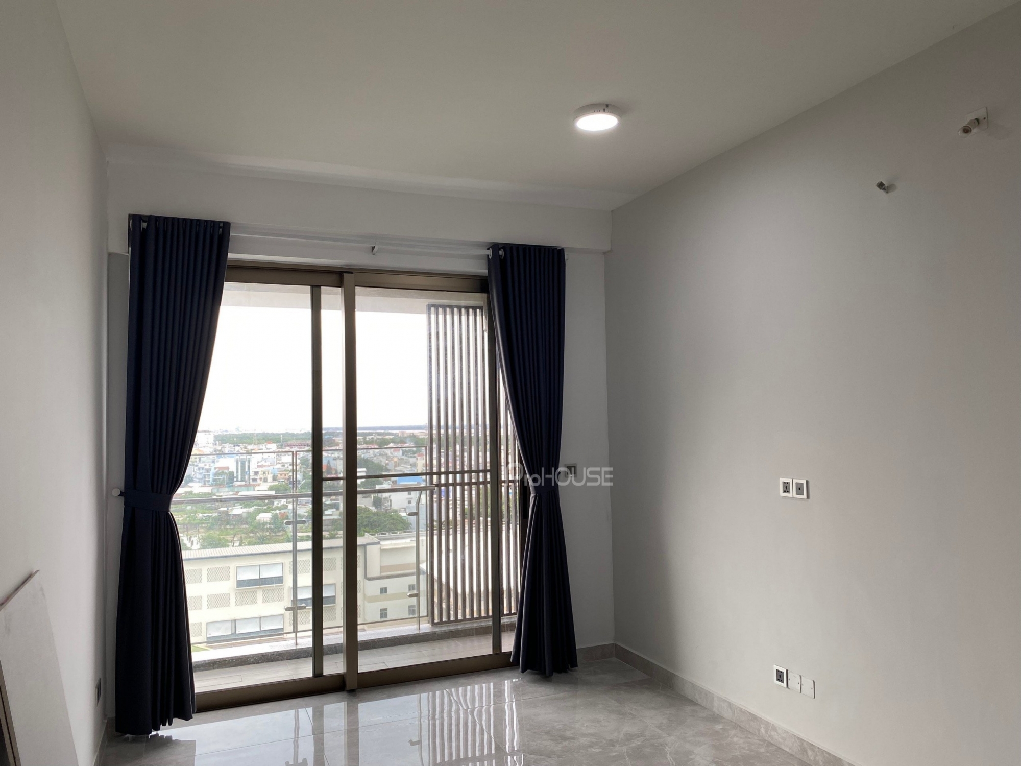 Căn hộ tầng cao view thành phố cho thuê tại The Peak – Midtown với 2 phòng ngủ