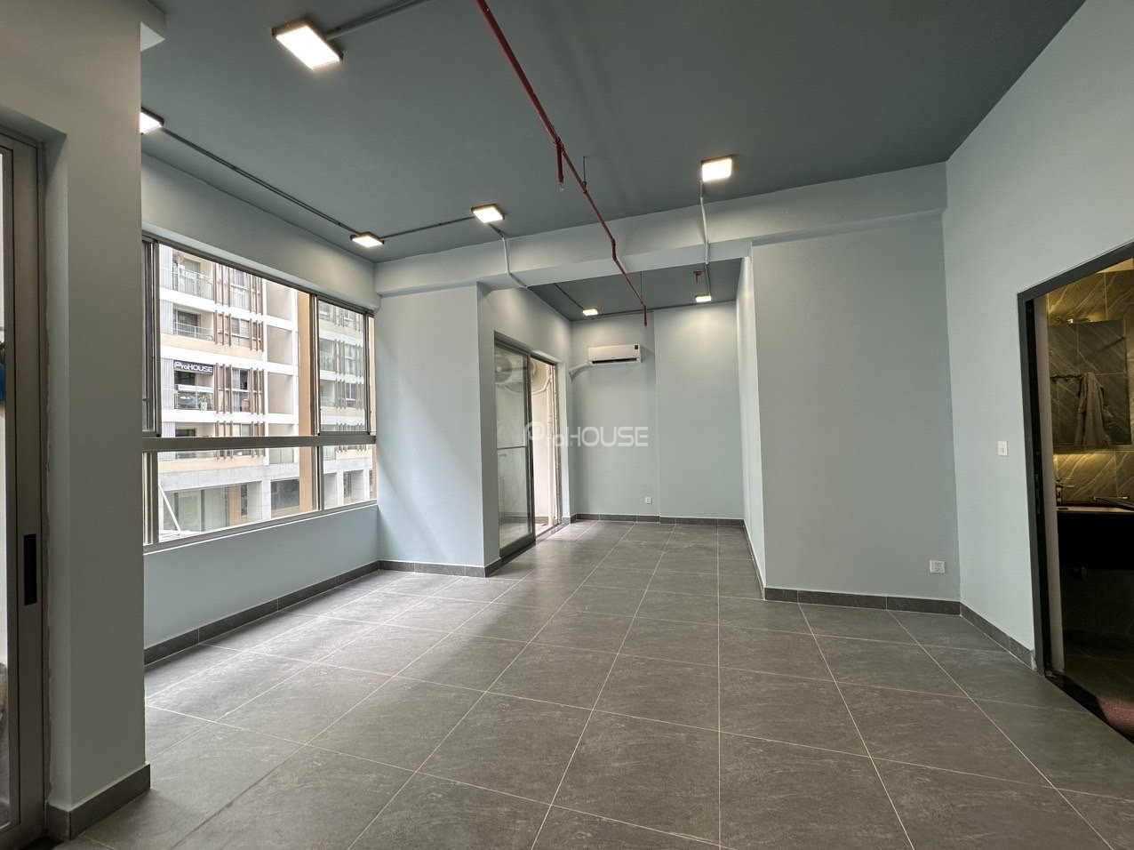 Shophouse 73sqm for rent in Midtown M6 with basic furniture