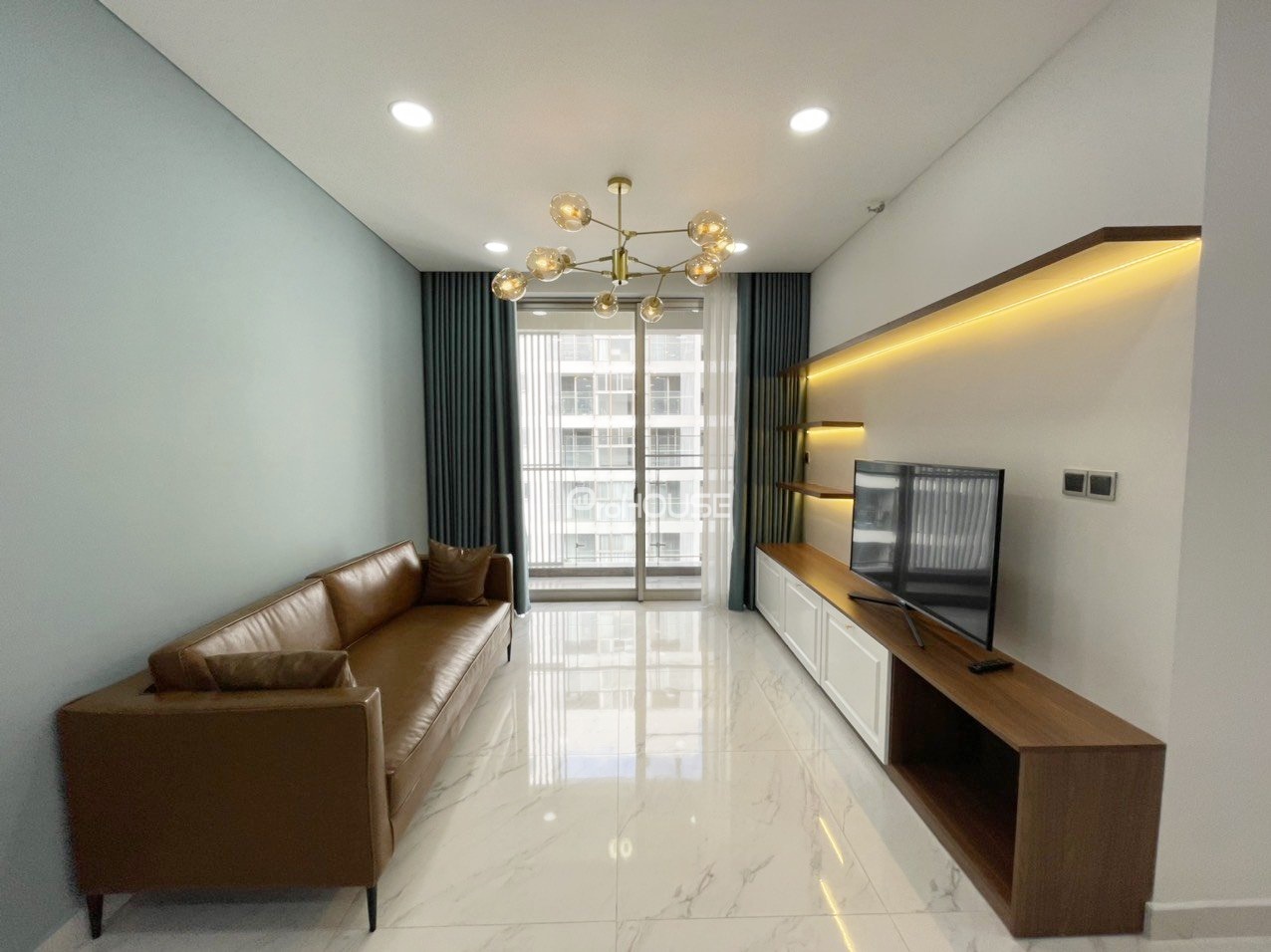Luxurious and fully furnished Midtown apartment for rent with 2 bedrooms