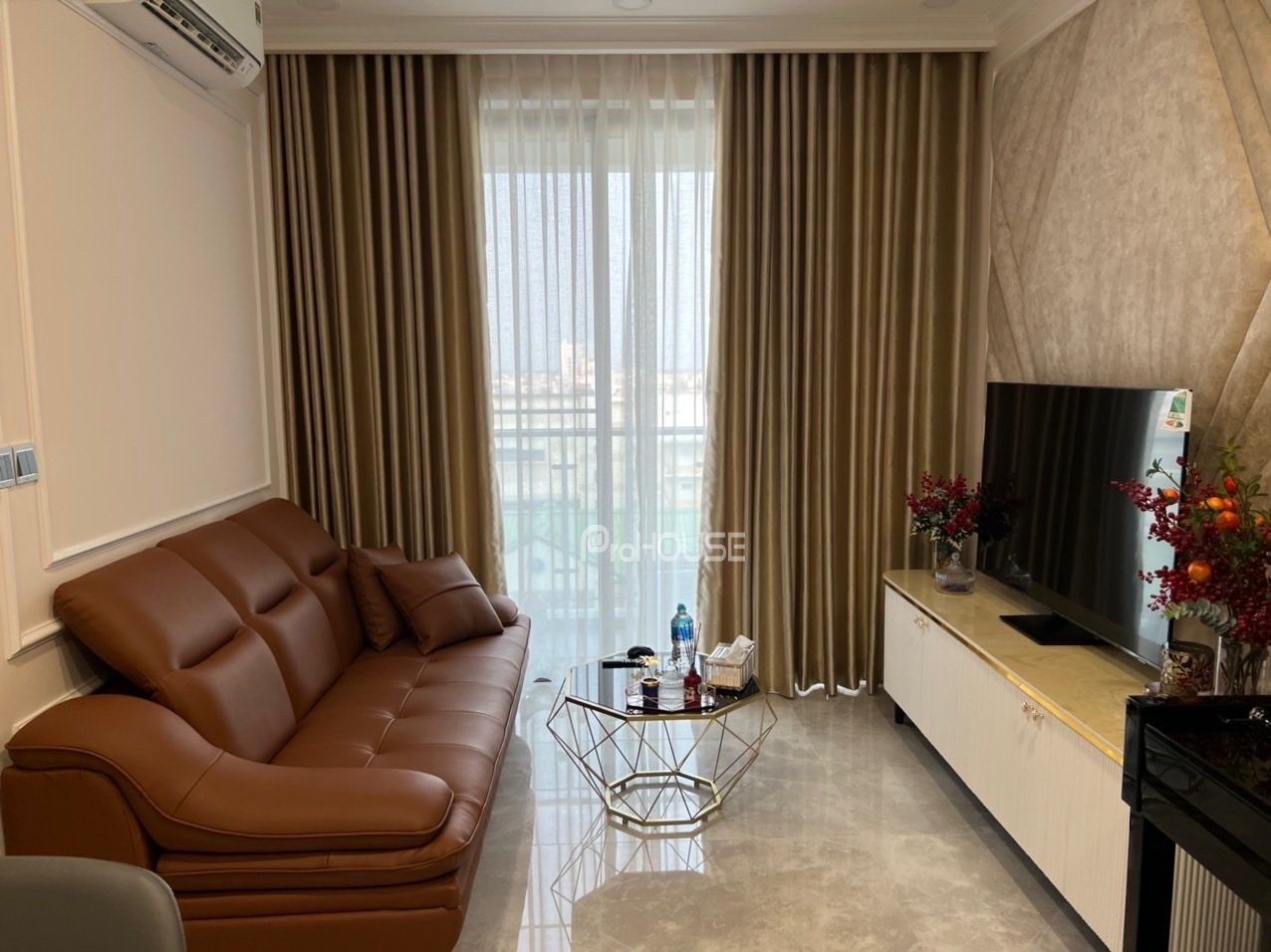 Luxurious and fully furnished apartment for rent in The Peak with 2 bedrooms