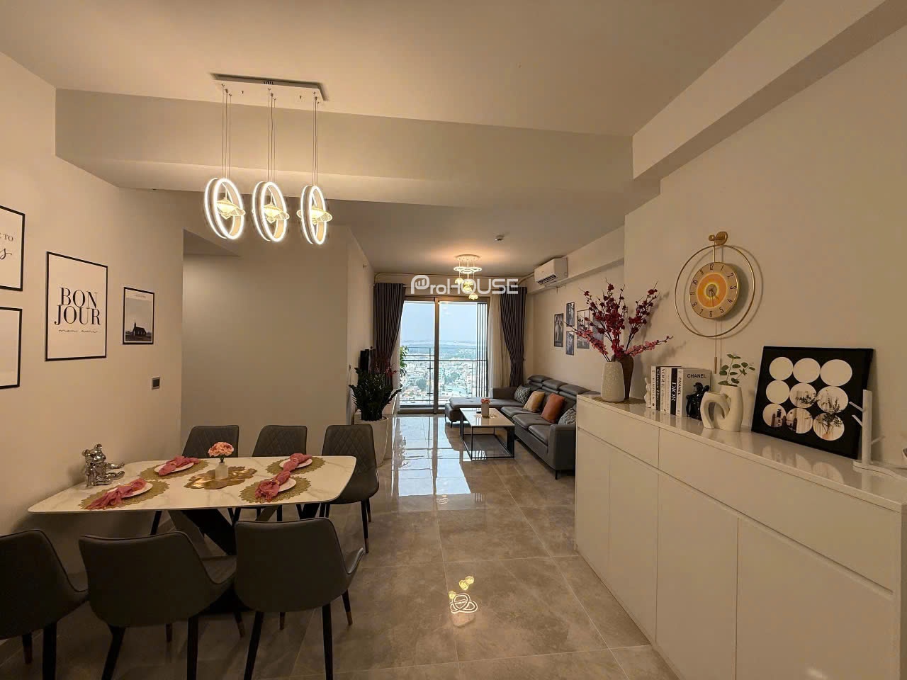 Căn hộ 2 phòng ngủ view toàn cảnh thành phố cho thuê tại Midtown Phú Mỹ Hưng 