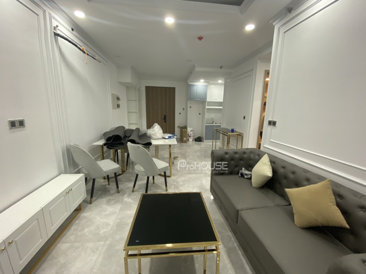 Cho thuê căn hộ cao cấp 2 phòng ngủ ở Midtown M8 với đầy đủ nội thất