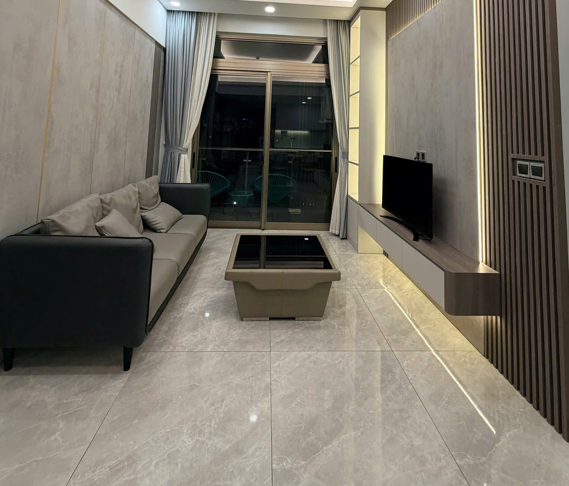 租赁 Midtown 两居室公寓 全套家具 含车位