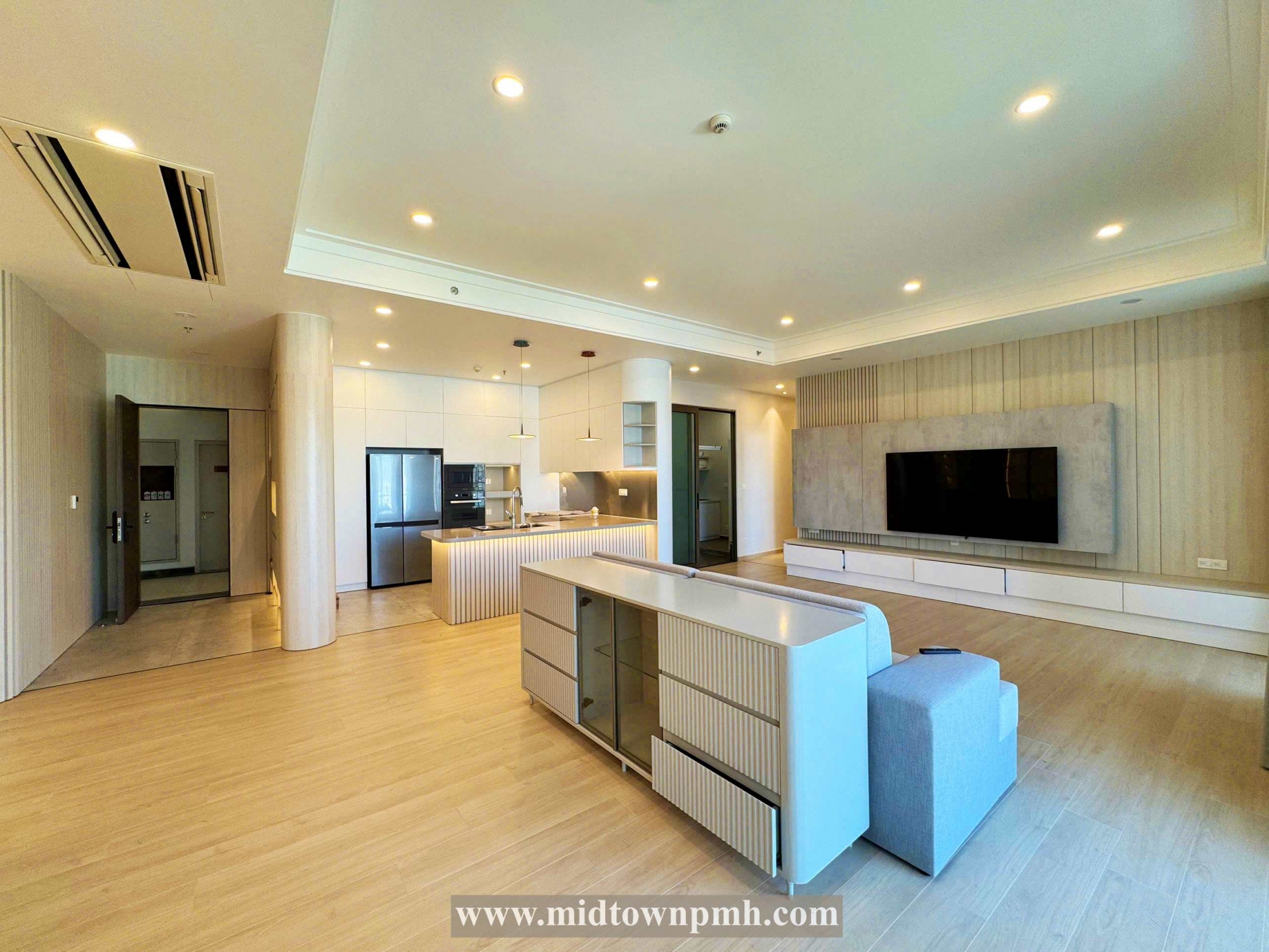 Midtown penthouse for rent - 272m2- river view - full modern furniture
